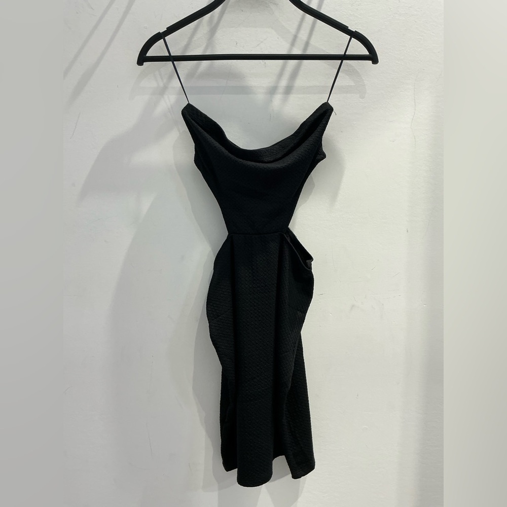 Elegant Black Strapless Dress - Picture 4 of 4